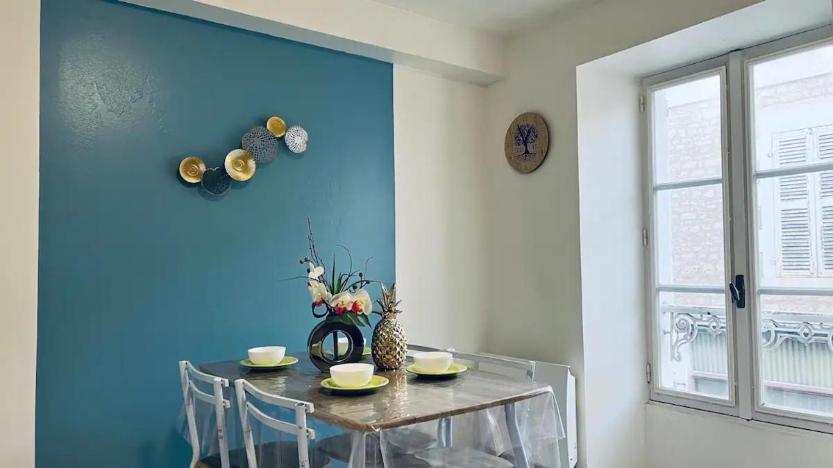 Jolie Appartement 2 Chambres 65M2 Au Centre Ville فونتيناي لو كومت المظهر الخارجي الصورة